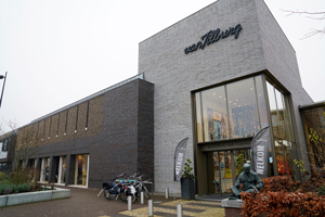 TAILORED LOGISTICS SUITS THE LARGEST FASHION STORE IN THE NETHERLANDS